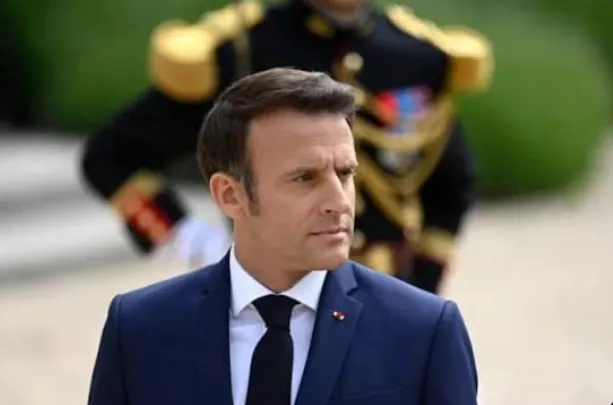 Macron Calls Emergency Cabinet Meeting as Wildfire Nears Bordeaux