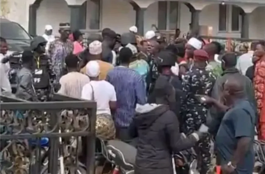 Osun Election: Tension as APC, Accord Supporters Clash&hellip;