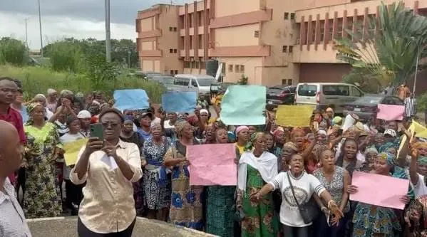 Retailers Protest Enforcement of Sachet Alcohol Ban