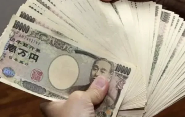 Yen’s Weekly Decline Raises Fears of Fresh Currency Intervention