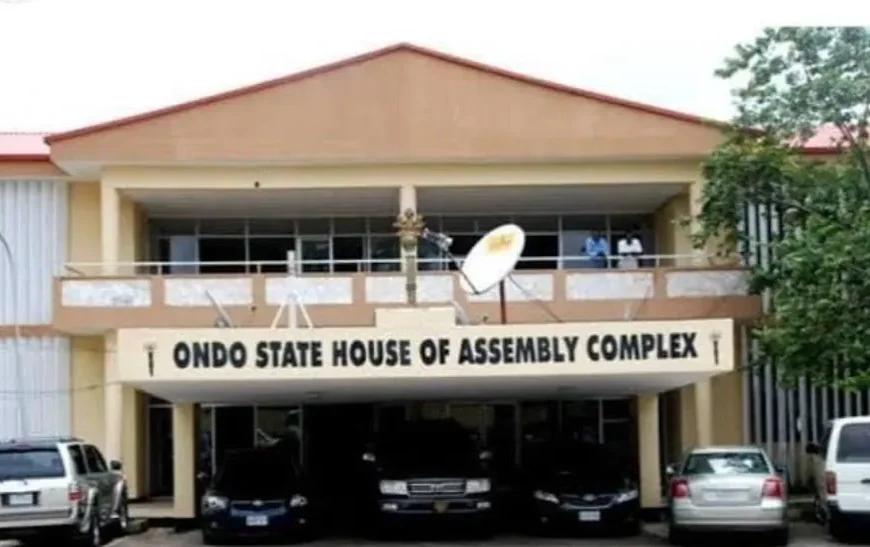 Breaking:Ondo Assembly Crisis Deepens as Suspected Thugs Storm Legislative Complex