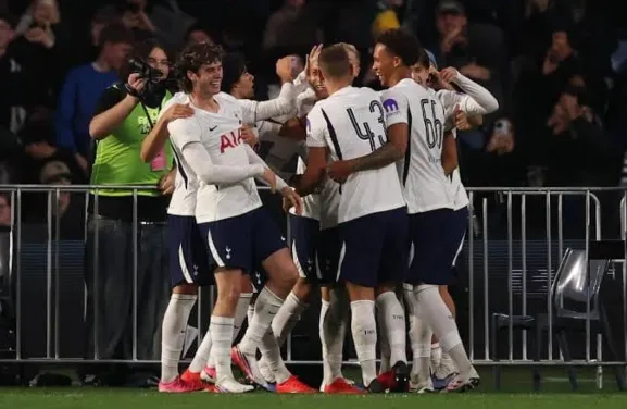 Richarlison’s Late Goal Gives 10-Man Tottenham 2-1 Victory Over Chelsea