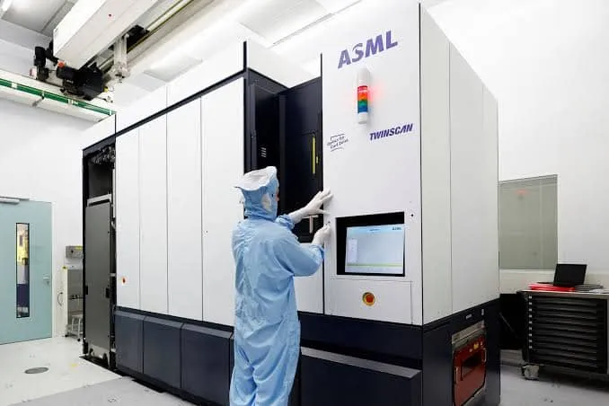 ASML to Work With Major Chipmakers on Larger Chips Using Next-Generation Technology