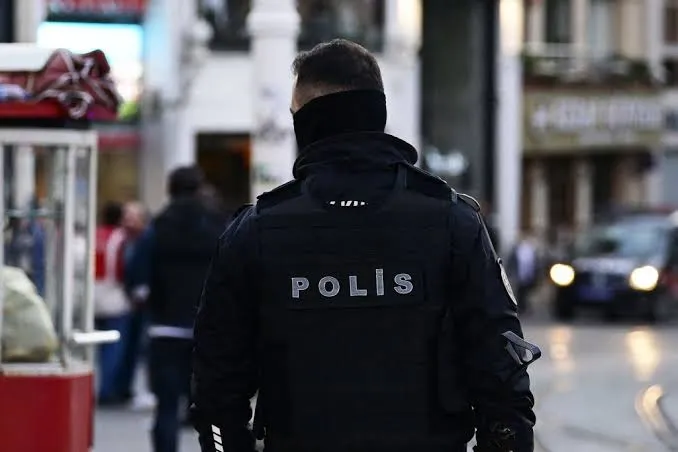 Gunman Opens Fire Near High School in Western Türkiye, Injuring Eight
