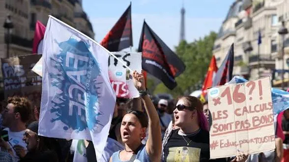 France Shuts Nearly 400 High Schools as Student Protests Spread Nationwide