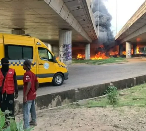 Fire Guts Tanker Under Otedola Bridge On Lagos-Ibadan Expressway