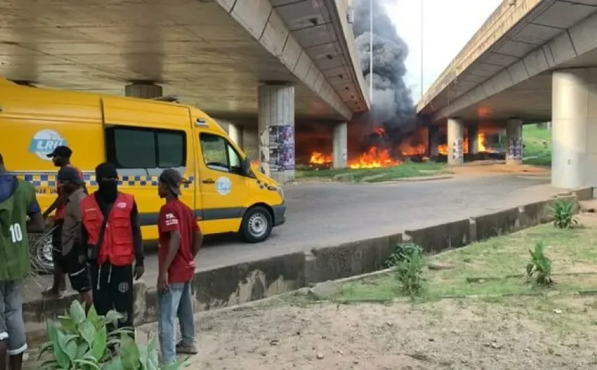 Fire Guts Tanker Under Otedola Bridge On Lagos-Ibadan&hellip;